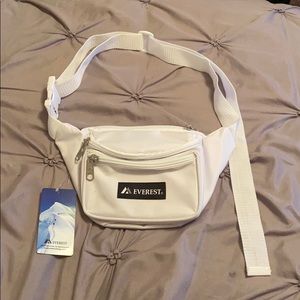 Everest White Fanny Pack